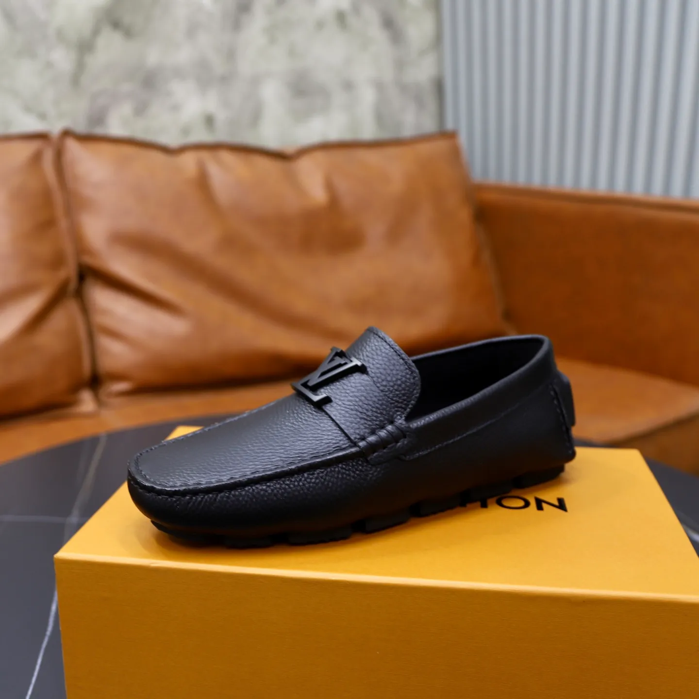 Ex-factory price: 480💰【LV】Louis Vuitton ⚠️High-end men’s driving and pedal series ⚠️38-44 (customized for 45) ⚠️All original cowhide leather! Thick and soft! Made entirely of calfskin lining! Rubber sheet anti-slip beanie sole! Three-dimensional package technology! Fashionable and classic! Handicrafts! Original high quality! Feel free to compare!